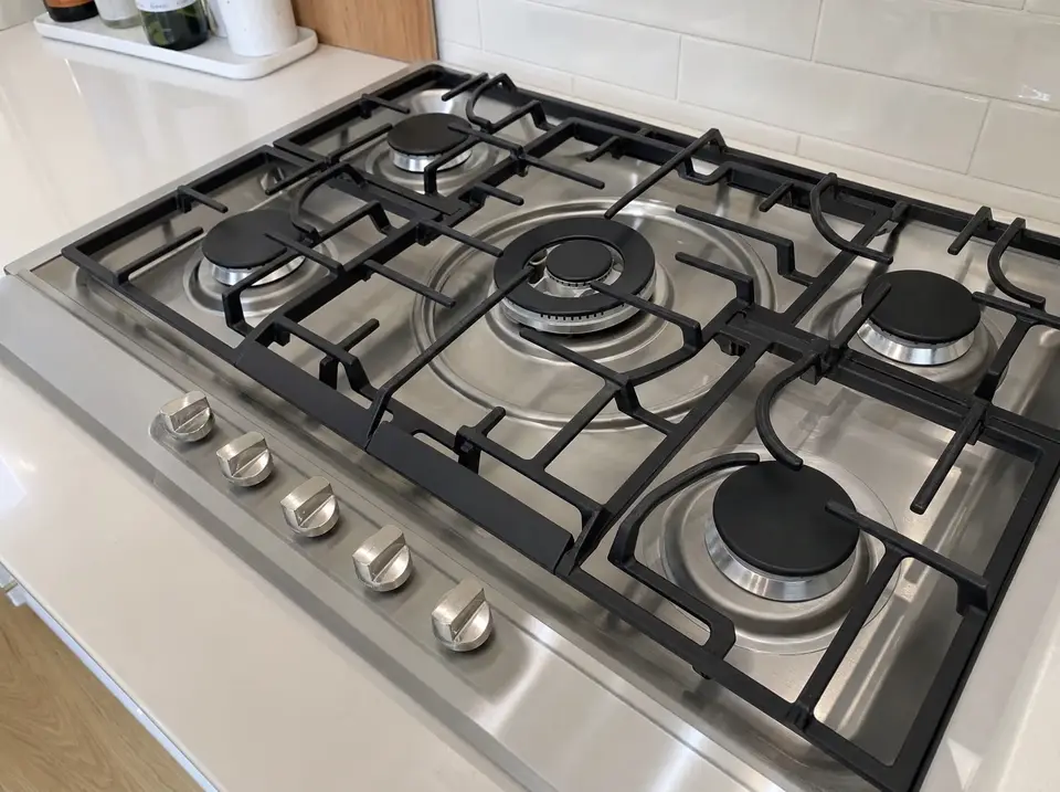After: Greasy gas stovetop
